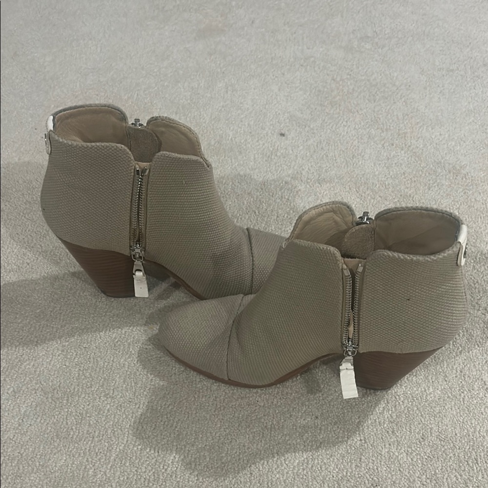 Stylish Women's Ankle Boots - Gray